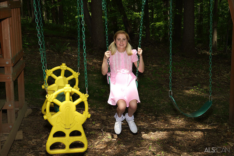 Кармен, 23 года, 0 размер груди